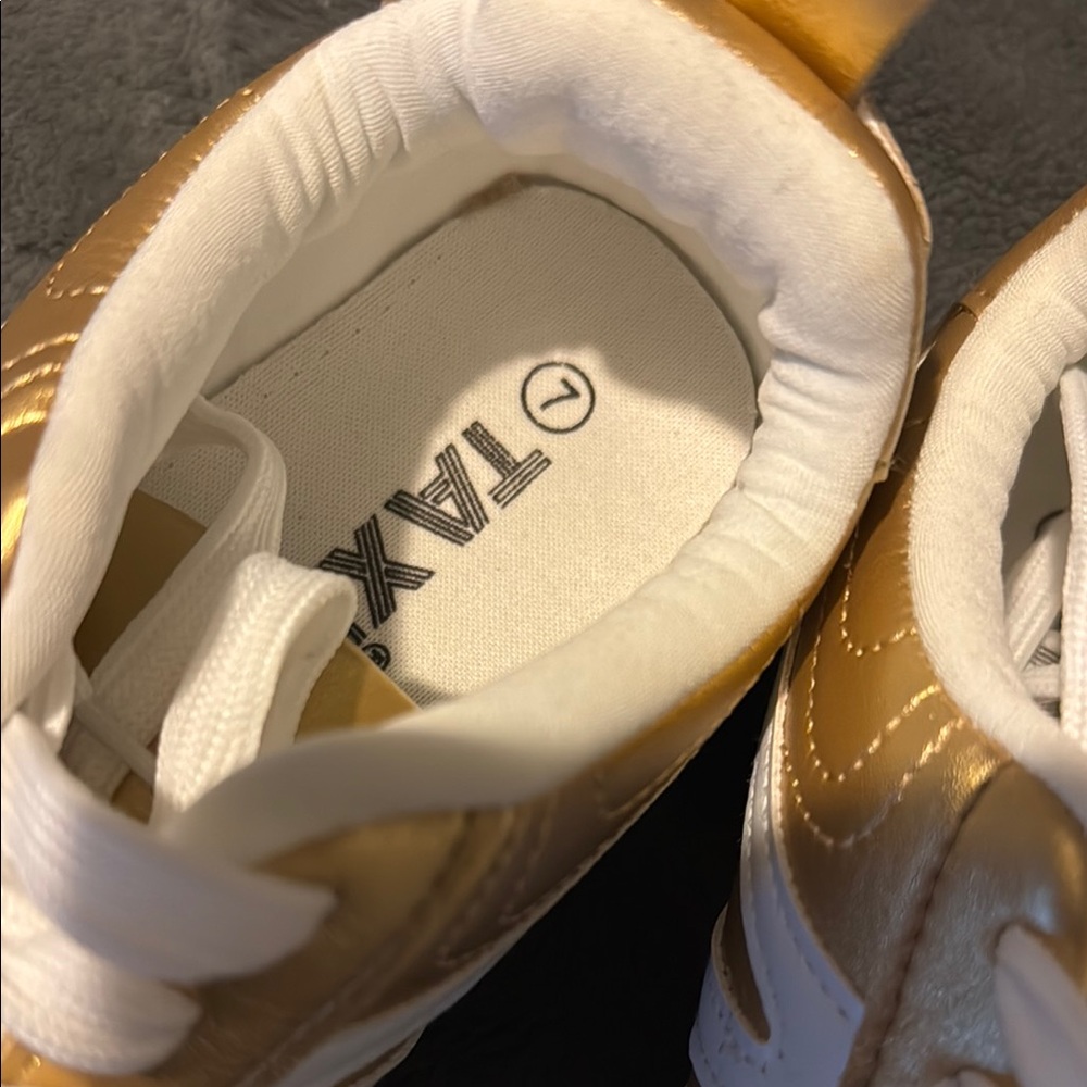 Look At These Gold and White 😍Popping Unique Sneakers 💛